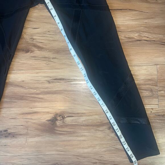 Zyia Active Lightweight Black Leggings with Lace Peekaboos Size 8-10 - Picture 8 of 10